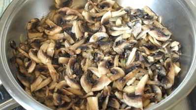 шампиньоны в сливочном соусе