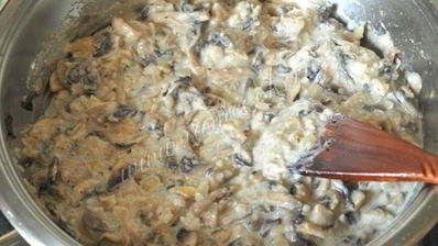 шампиньоны в сливочном соусе