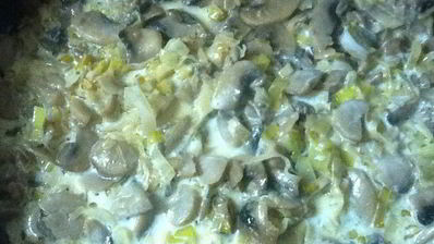 шампиньоны в вине и сливках