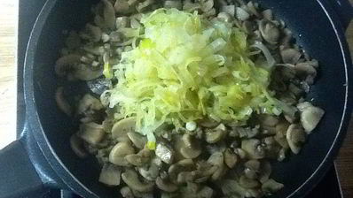 шампиньоны в вине и сливках