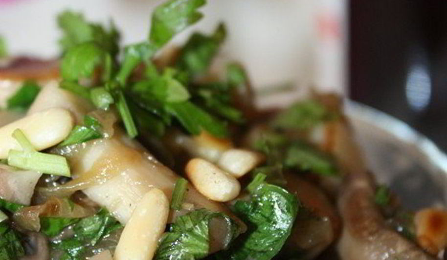 Рецепт шампиньонов жареных с кедровыми орешками