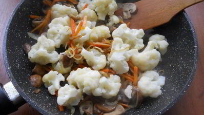 шампиньоны жареные с цветной капустой