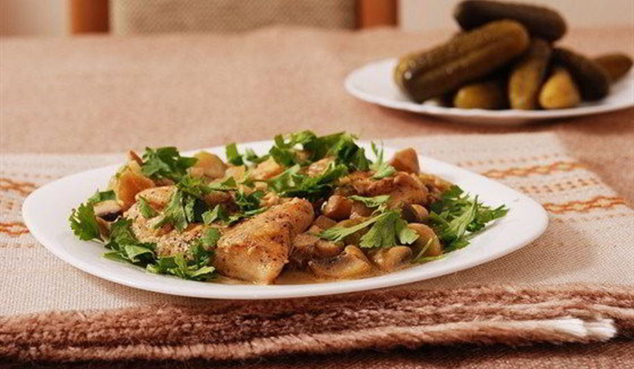 Рецепт тушеных грибов в винном соусе