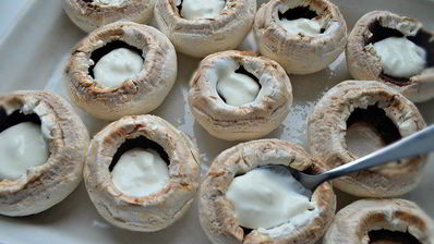 запеченные фаршированные шампиньоны