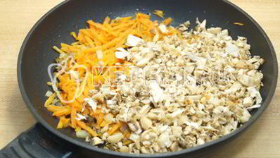 запеченные шампиньоны с овощами