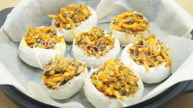 запеченные шампиньоны с овощами