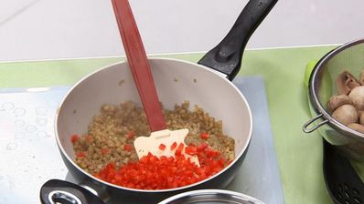 запеченные шампиньоны с овощной икрой