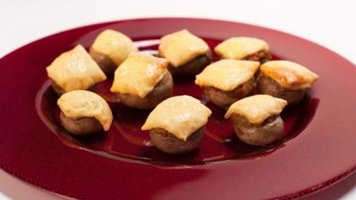 запеченные шампиньоны с овощной икрой