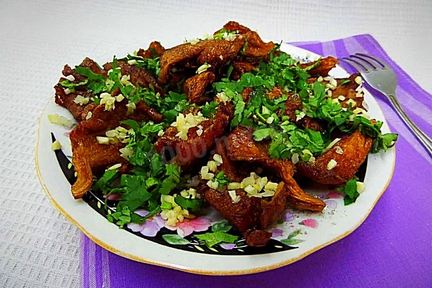 Жареные грибы с чесноком