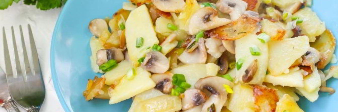 Жареные грибы с картошкой на сковороде