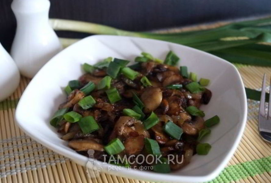 Жареные шампиньоны с луком