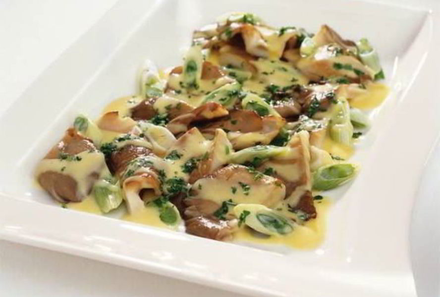 Жареные вешенки с зеленым луком