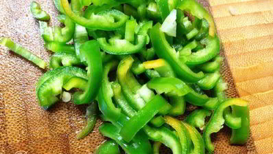 ароматный гуляш с грибами и сельдереем