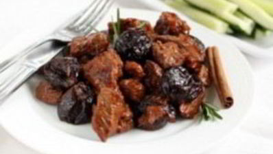 гуляш из говядины с черносливом