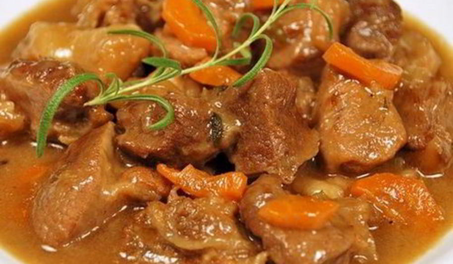 Рецепт гуляша из говядины с горчицей и яблоком