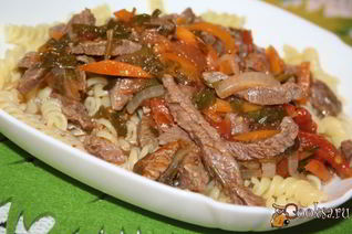 Гуляш из говядины с кинзой