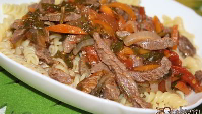 гуляш из говядины с кинзой