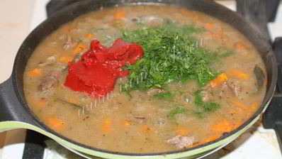 гуляш из говядины с подливкой