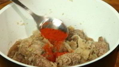 гуляш из говядины с томатной пастой