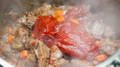 гуляш из говядины со сладким перцем