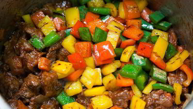 гуляш из говядины со сладким перцем