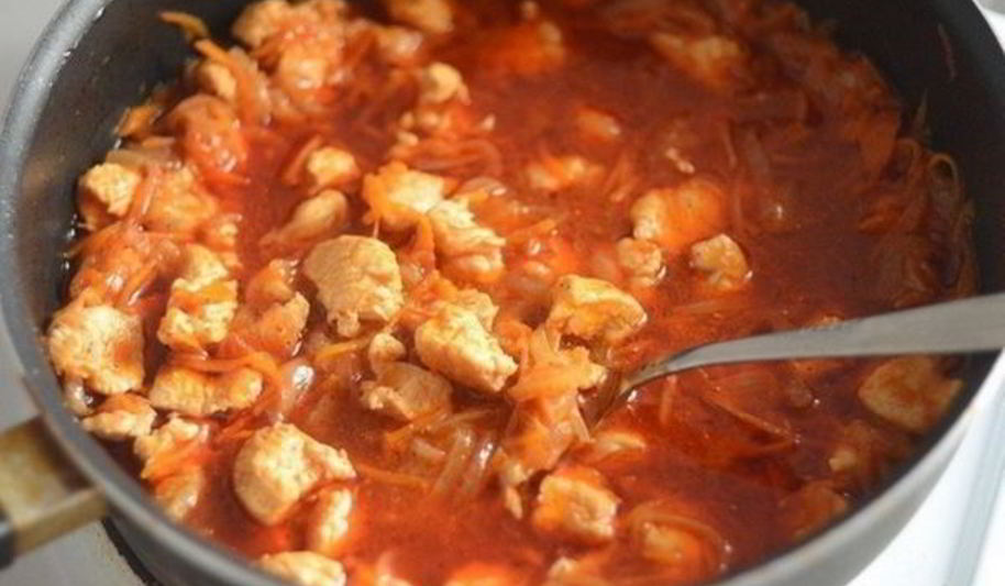 Рецепт гуляша из куриной грудки с болгарским перцем
