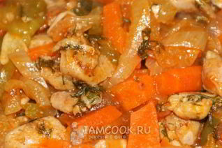 Гуляш из курицы с подливкой