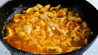 гуляш из курицы со сметаной