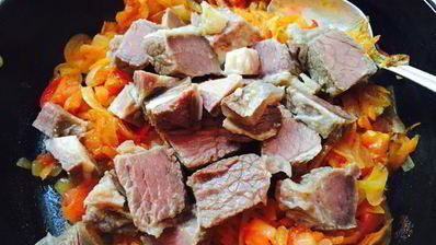 гуляш из отварного мяса