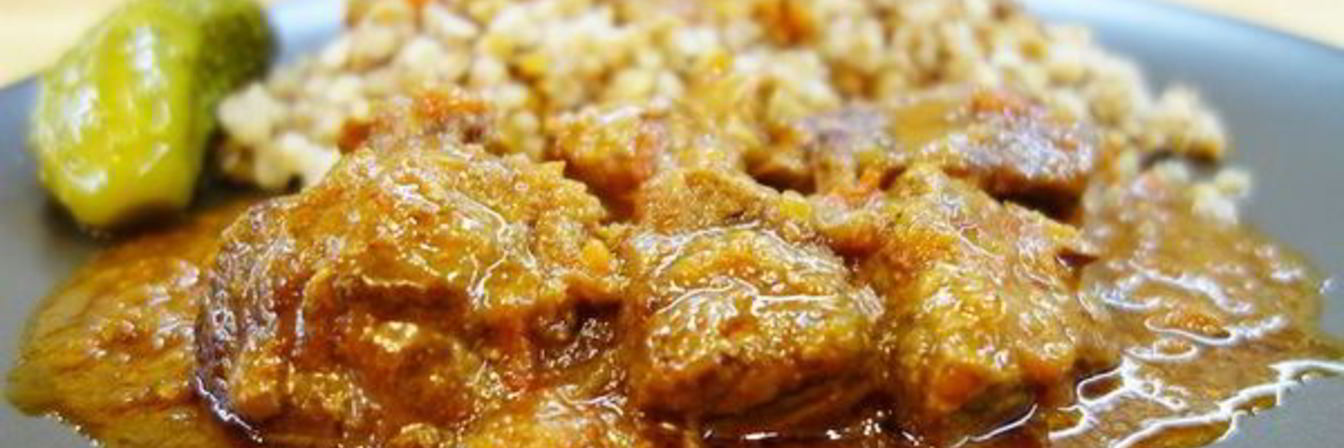 Гуляш из свинины на темном пиве