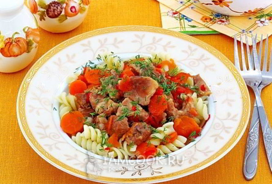 Гуляш из свинины по-мадьярски в мультиварке