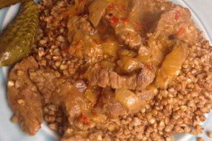 Гуляш из свинины с овощами