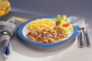 Гуляш из теленка в сливочно-луковом соусе