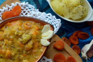 Гуляш по-восточному с курагой