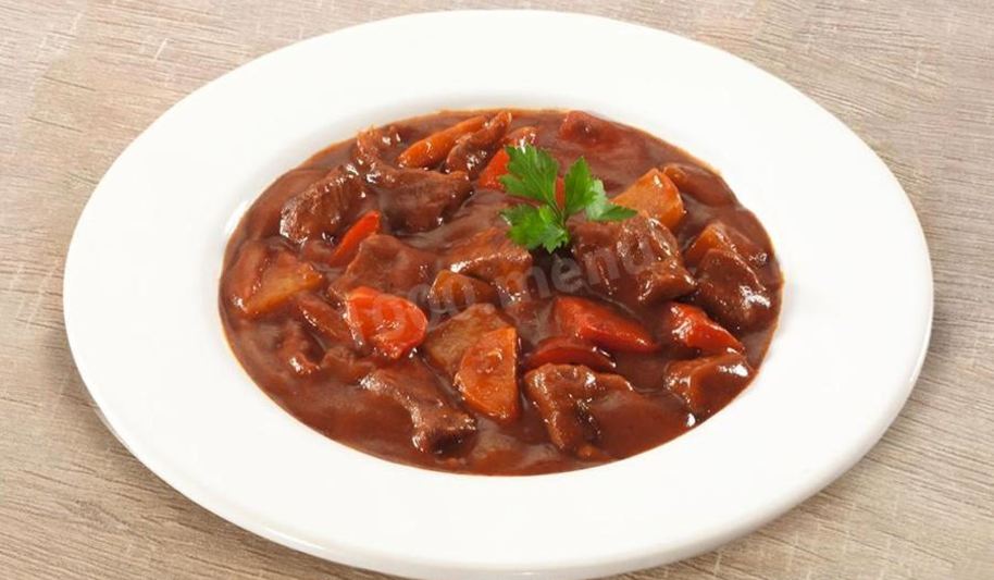 Рецепт гуляша с овощами в соусе демиглас