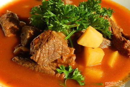 Гуляш со свининой в мультиварке