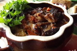 Гуляш в горшочке в духовке