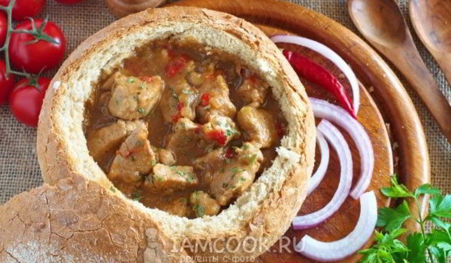 Рецепт гуляша в хлебе по-чешски