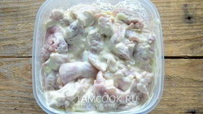 куриный гуляш с грибами в соусе