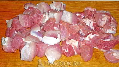 свиной гуляш с китайской редькой