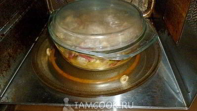 свиной гуляш с китайской редькой