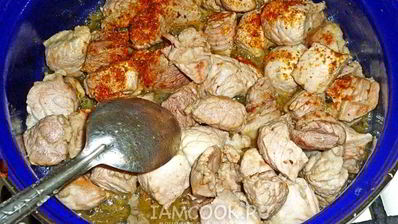 свиной гуляш с китайской редькой