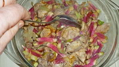 свиной гуляш с китайской редькой