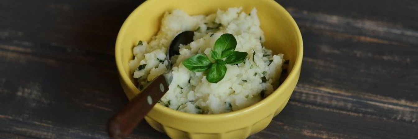 Картофельное пюре с чесноком и базиликом
