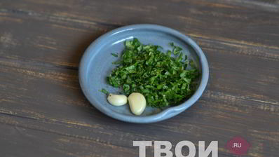 картофельное пюре с чесноком и базиликом