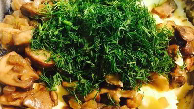 картофельное пюре с грибами и зеленью