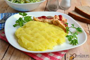 Картофельное пюре с луком и куркумой