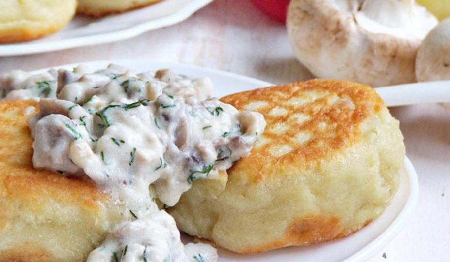 Рецепт картофельных котлет с грибным соусом