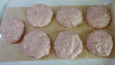 котлеты из индейки с жареными яблоками