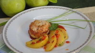 котлеты из индейки с жареными яблоками